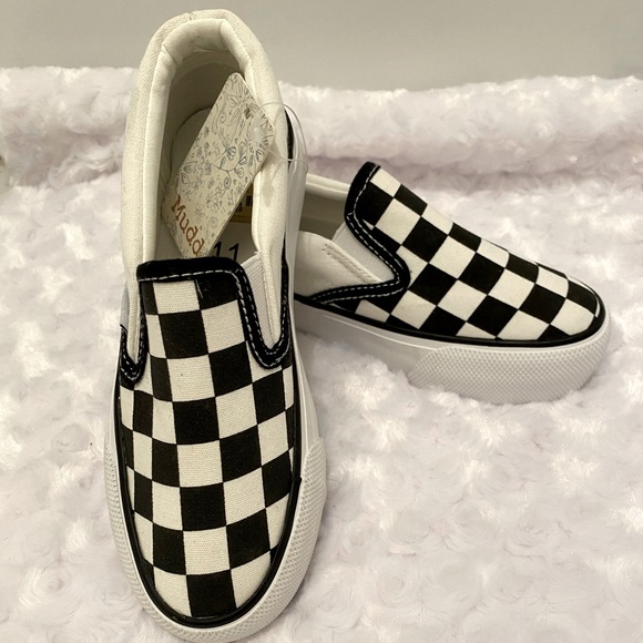 Mudd Other - Mudd Little Girls Black & White Checkerboard Slip On Sneakers - 11